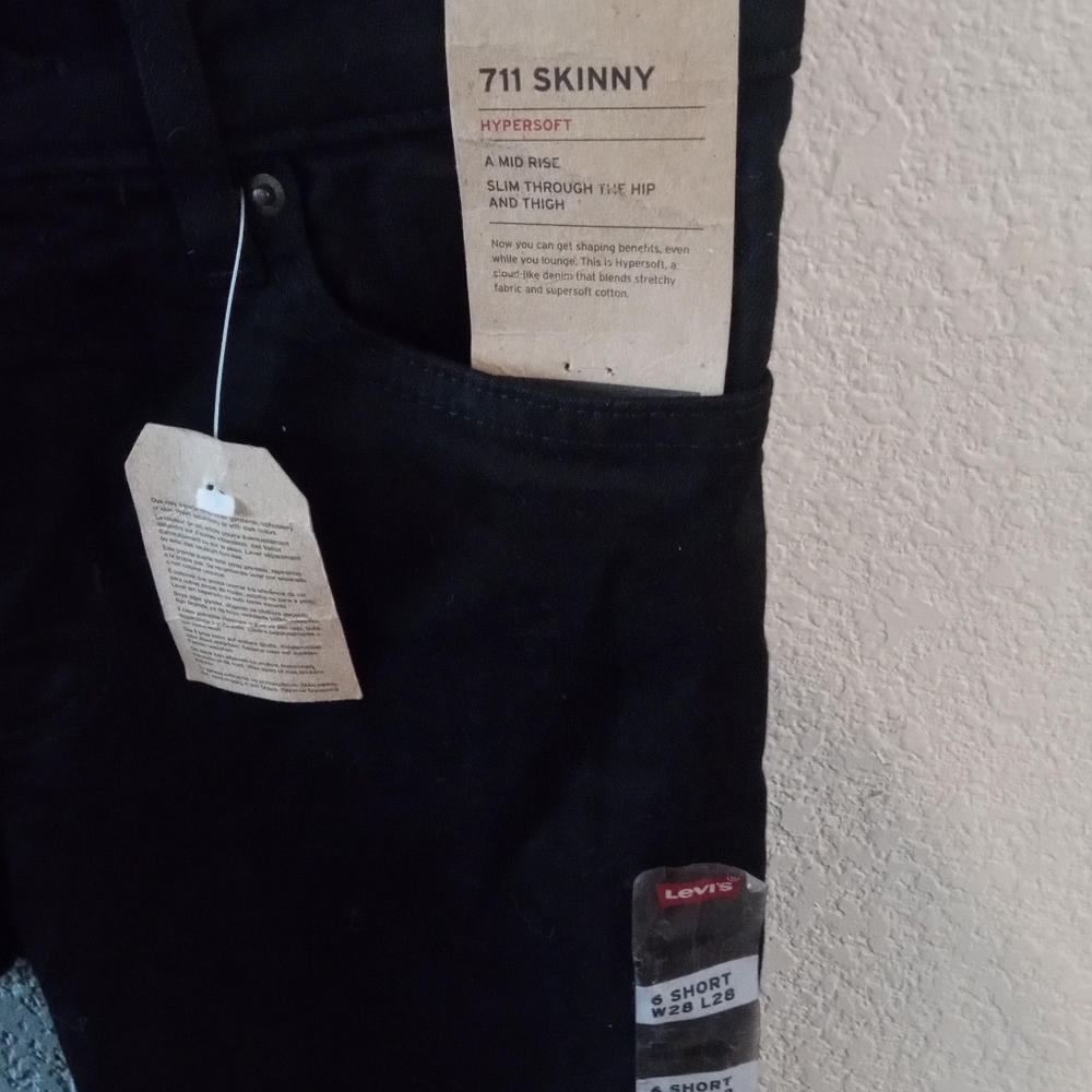 Levi's 711 Skinny Women's Jeans - Soft Black 
